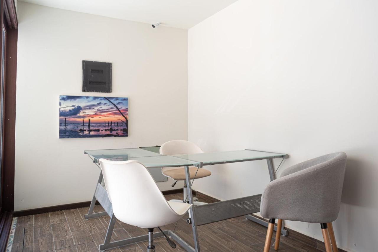 Hotel Mayari Holbox Exteriör bild A meeting room at the headquarters of the company