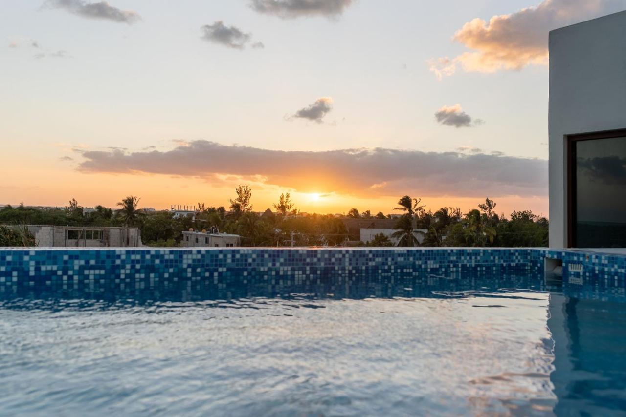 Hotel Mayari Holbox Exteriör bild Sunset at the rooftop pool