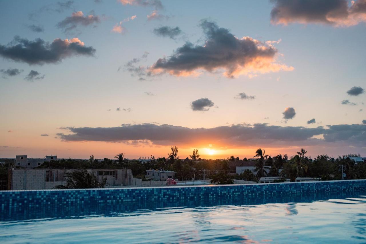 Hotel Mayari Holbox Exteriör bild Sunset over Tulum