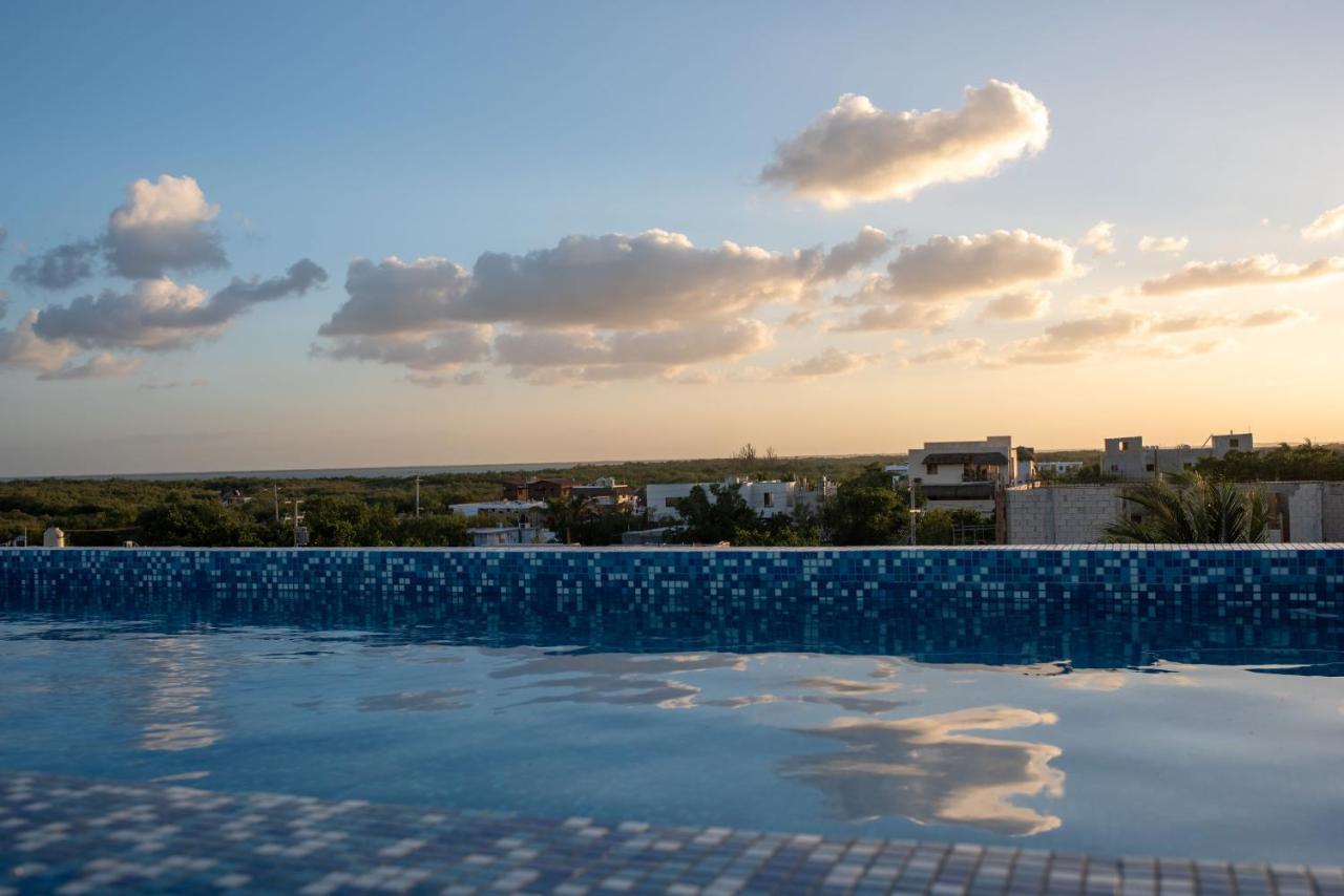 Hotel Mayari Holbox Exteriör bild Sunset over Tulum