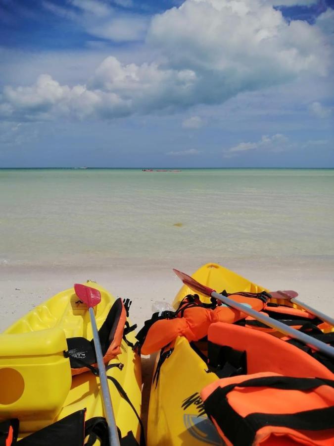 Hotel Mayari Holbox Exteriör bild Kayak on the beach