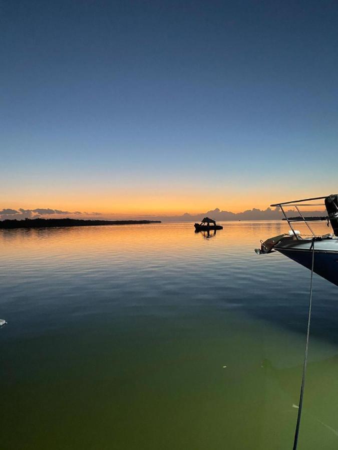 Hotel Mayari Holbox Exteriör bild Sunset at the Marina