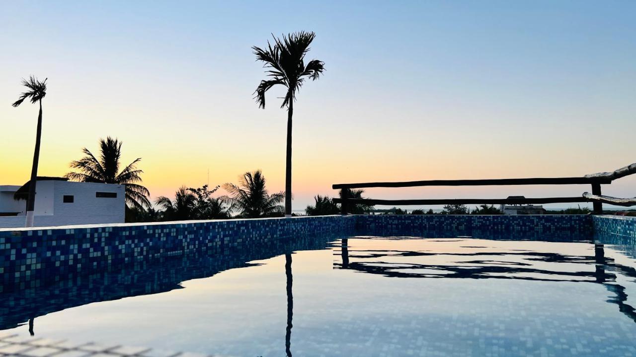 Hotel Mayari Holbox Exteriör bild Sunset at the beach