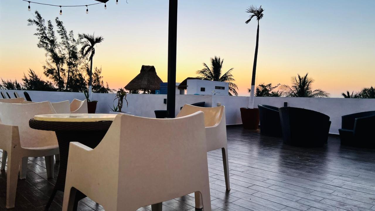 Hotel Mayari Holbox Exteriör bild Rooftop bar in Tulum