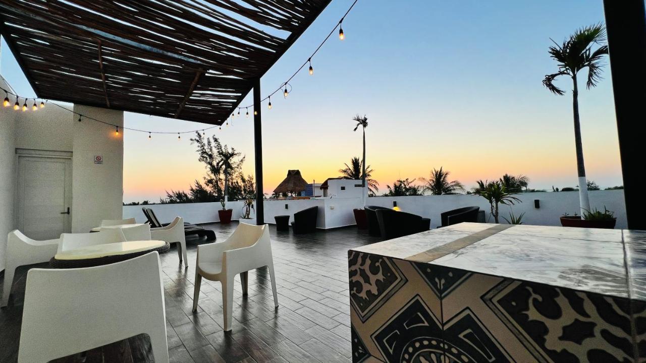 Hotel Mayari Holbox Exteriör bild Rooftop bar in Tulum