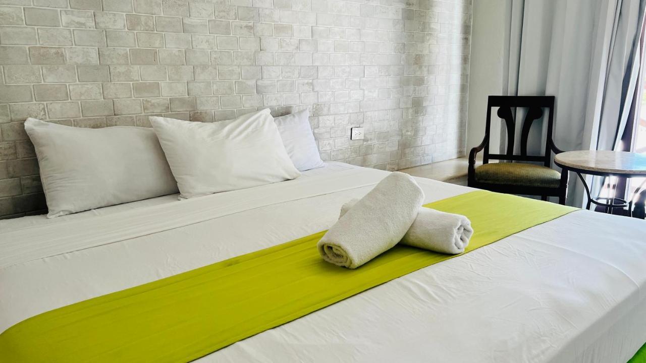 Hotel Mayari Holbox Exteriör bild A bed runner