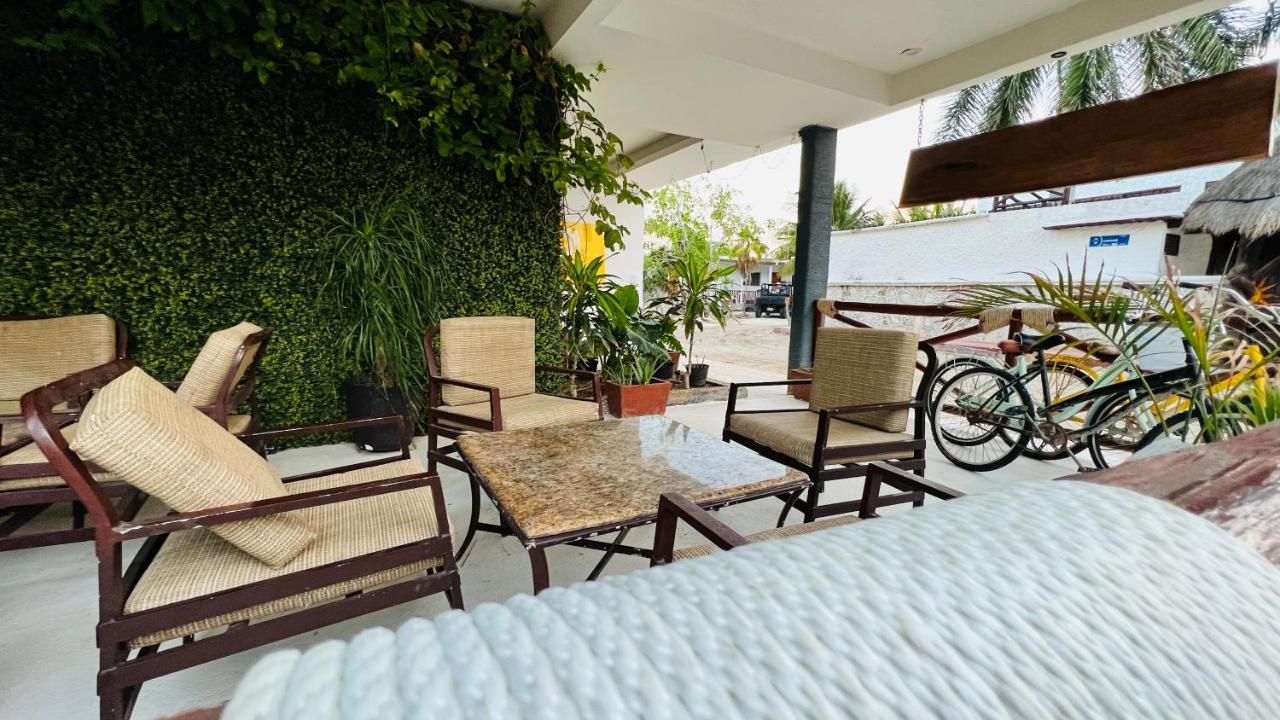Hotel Mayari Holbox Exteriör bild A 3D model of a patio